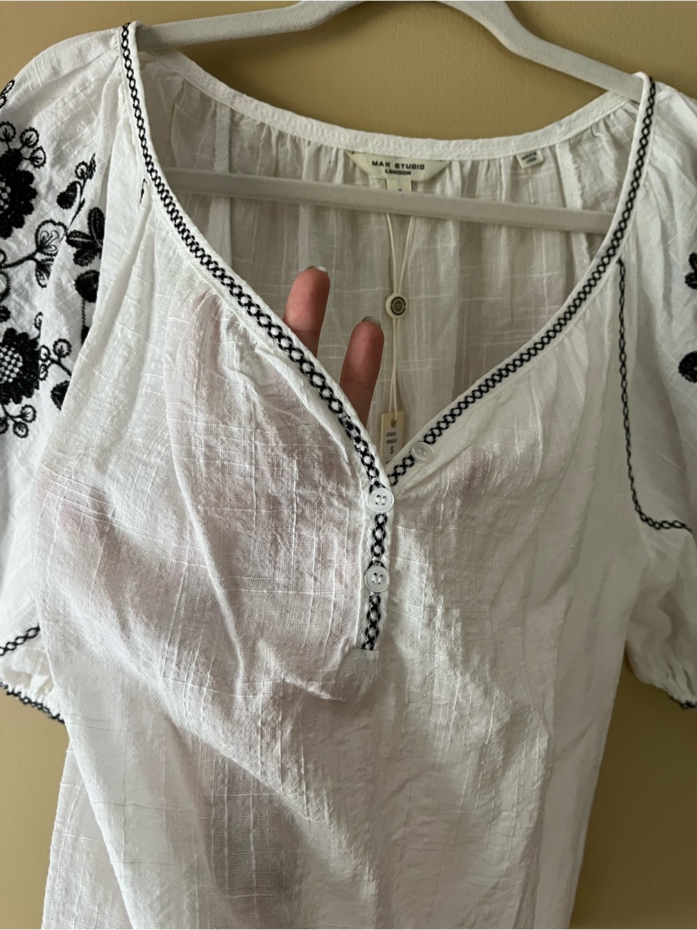 Max Studio Off-White V-Neck Puff-Sleeve Tunic with Black Floral Embroidery - Picture 4 of 7